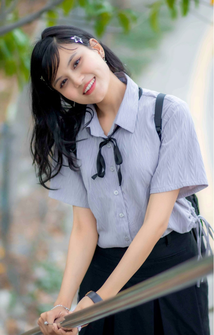 Puffy Leaf Textured Grey Shirt